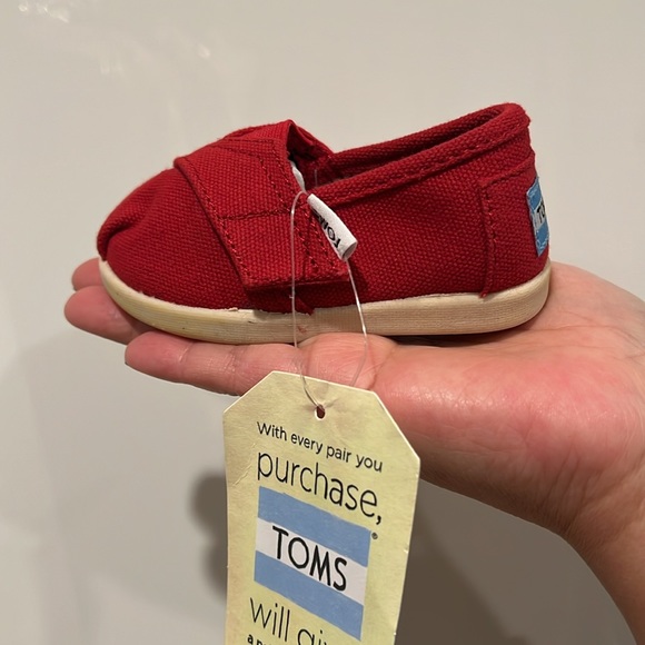 NWT Toms Tiny Classic Shoe - Picture 4 of 5